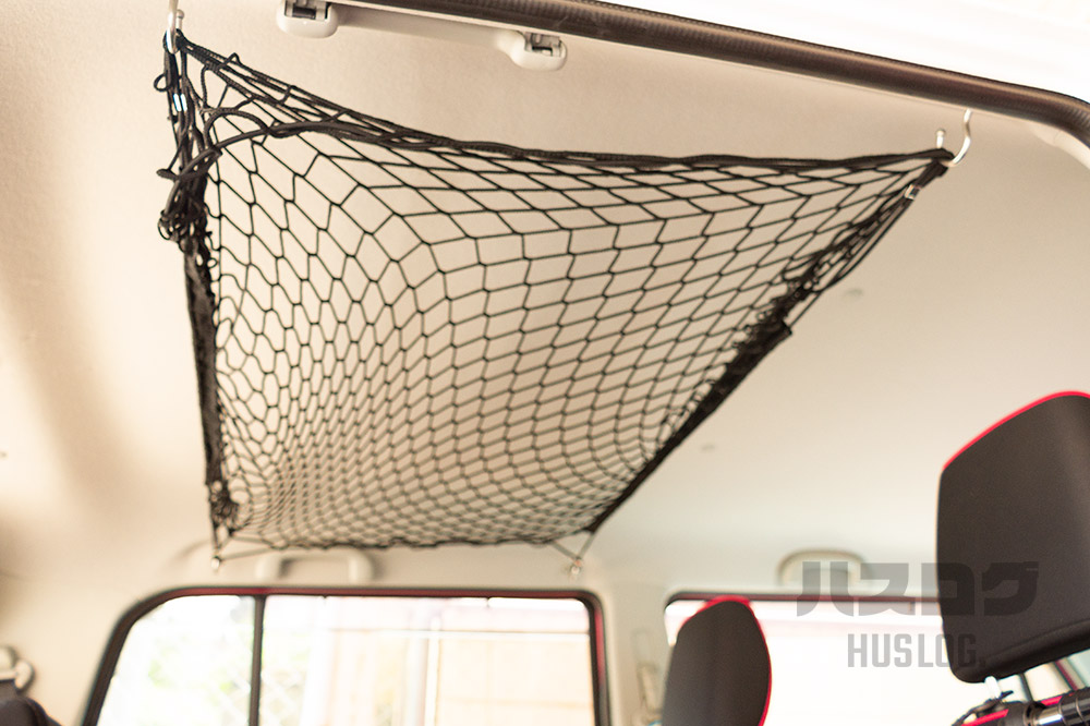 車中泊に便利 ハスラーの収納スペース拡大 天井フックを利用した荷物入れ用カーゴネットを装着 ハスログ ハスラーを遊び 楽しむブログ